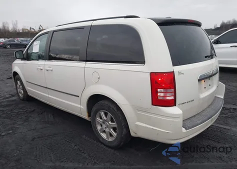 2010 Chrysler Town & Country Touring z USA, uszkodzony, nr VIN 2A4RR5D16AR260403